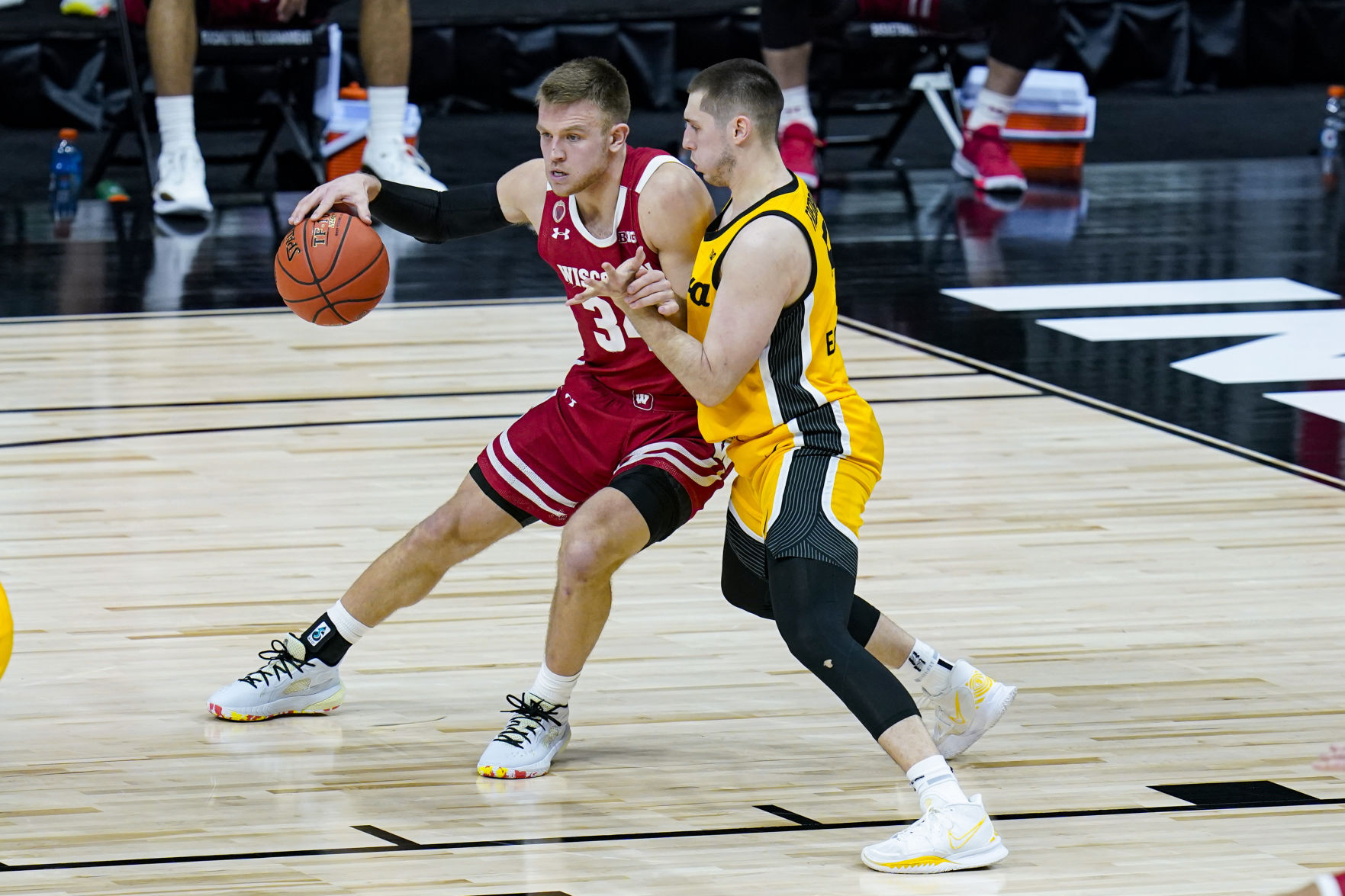 B10 Wisconsin Iowa Basketball
